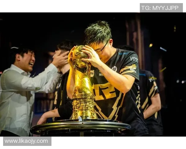 RNG战队展现无与伦比的耐力与毅力在英雄联盟赛场上的辉煌历程实时新闻 RNG战队展现无与伦比的耐力与毅力在英雄联盟赛场上的辉煌历程实时新闻